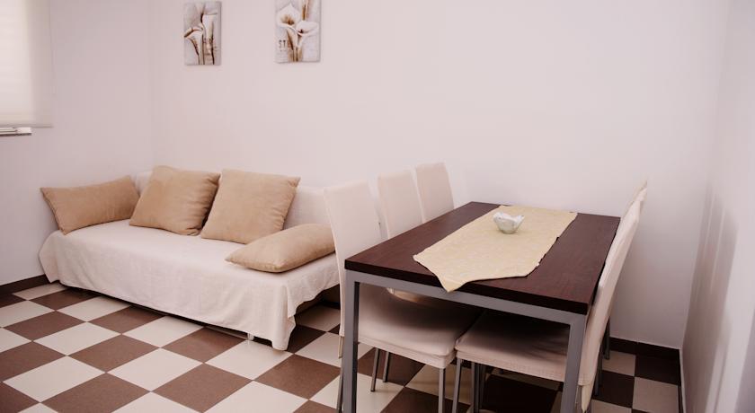 Slava Petricevic Apartment Podstrana